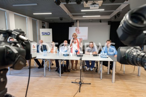  21.09.2018 WARSZAWA<br />KONFERENCJA PROGRAMOWA KRYSTYNY KRZEKOTOWSKIEJ<br />N/Z MAREK LEWANDOWSKI ZOFIA NAKIELSKA GRZEGORZ JAKUBIEC KRYSTYNA KRZEKOTOWSKA MARCIN WRONSKI ANDRZEJ REMPALSKI<br /> 