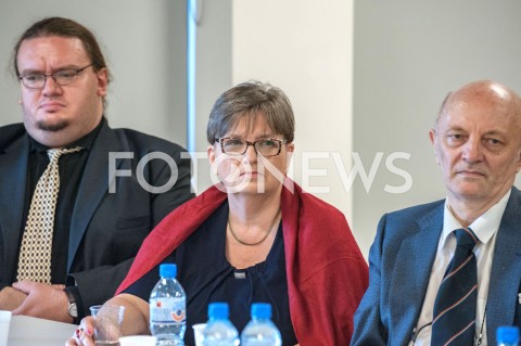  21.09.2018 WARSZAWA<br />KONFERENCJA PROGRAMOWA KRYSTYNY KRZEKOTOWSKIEJ<br />N/Z PAWEL KOWALSKI JOANNA KOWALSKA MAREK LEWANDOWSKI<br /> 