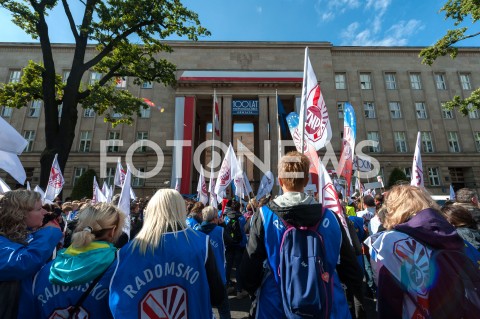 Protest nauczycieli przed Ministerstwem Edukacji Narodowej w Warszawie