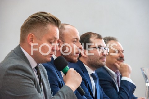  25.09.2018 WARSZAWA<br />PROMOCJA KSIAZKI KOMISJA JAKIEGO CZAS ROZLICZEN<br />N/Z JAKUB STEFANIAK BARTLOMIEJ OPALINSKI ADAM ZIELINSKI MAREK JAKUBIAK<br /> 