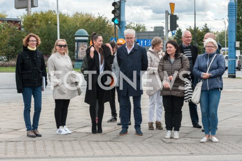  25.09.2018 WARSZAWA<br />START KAMPANII JACKA WOJCIECHOWICZA 18 DZIELNIC W 18 DNI<br />N/Z JACEK WOJCIECHOWICZ ALEKSANDRA SHEYBAL ROSTEK DOROTA STEGIENKA<br /> 