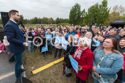  27.09.2018 WARSZAWA<br />SPOTKANIE PATRYKA JAKIEGO Z MIESZKANCAMI BRODNA<br />N/Z PATRYK JAKI<br /> 