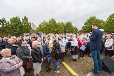  27.09.2018 WARSZAWA<br />SPOTKANIE PATRYKA JAKIEGO Z MIESZKANCAMI BRODNA<br />N/Z PATRYK JAKI<br /> 