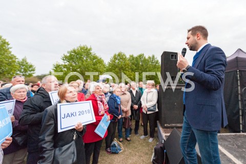  27.09.2018 WARSZAWA<br />SPOTKANIE PATRYKA JAKIEGO Z MIESZKANCAMI BRODNA<br />N/Z PATRYK JAKI<br /> 