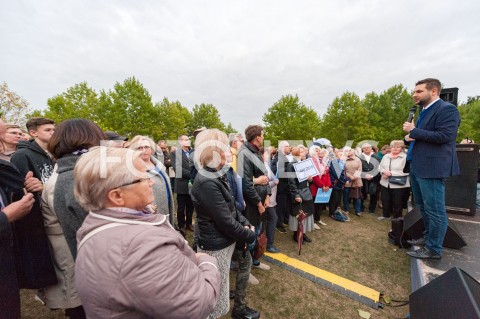  27.09.2018 WARSZAWA<br />SPOTKANIE PATRYKA JAKIEGO Z MIESZKANCAMI BRODNA<br />N/Z PATRYK JAKI<br /> 