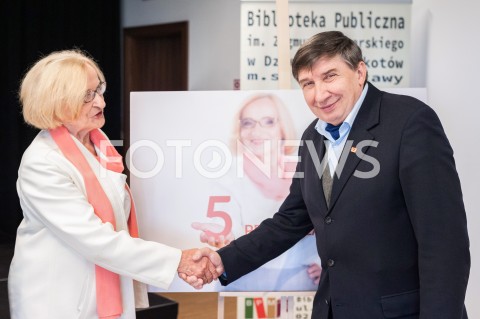  27.09.2018 WARSZAWA<br />KAMPANIA WYBORCZA KRYSTYNY KRZEKOTOWSKIEJ<br />N/Z KRYSTYNA KRZEKOTOWSKA YURIY O KARYAGIN<br /> 