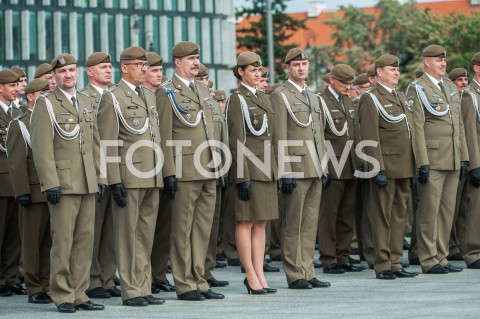  27.09.2018 WARSZAWA<br />
PIERWSZE CENTRALNE OBCHODY SWIETA WOJSKA OBRONY TERYTORIALNEJ<br />
N/Z ZOLNIERZE OFICEROWIE<br />
 