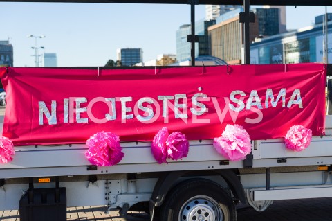  30.09.2018 WARSZAWA<br />SWIATOWY DZIEN BEZPIECZNEJ ABORCJI<br />N/Z NAPIS NIE JESTES SAMA<br /> 