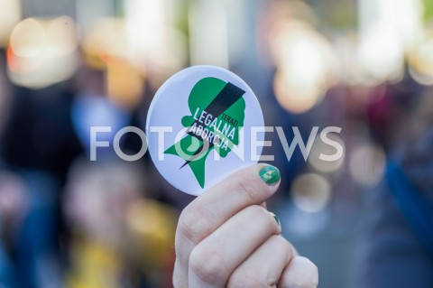  30.09.2018 WARSZAWA<br />SWIATOWY DZIEN BEZPIECZNEJ ABORCJI<br />N/Z ZNACZEK LEGALNA ABORCJA<br /> 
