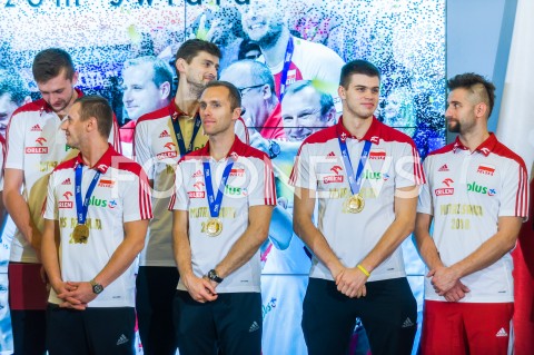  01.10.2018 WARSZAWA<br />SPOTKANIE PREMIERA Z MISTRZAMI SWIATA W PILCE SIATKOWEJ MEZCZYZN 2018<br />N/Z SIATKARZE GRZEGORZ LOMACZ BARTOSZ BEDNORZ PAWEL ZATORSKI DAMIAN WOJTASZEK PIOTR NOWAKOWSKI MATEUSZ BIENIEK<br /> 