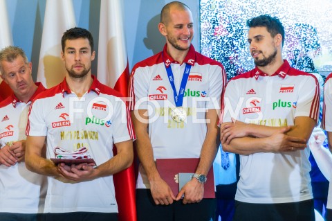  01.10.2018 WARSZAWA<br />SPOTKANIE PREMIERA Z MISTRZAMI SWIATA W PILCE SIATKOWEJ MEZCZYZN 2018<br />N/Z VITAL HEYNEN MICHAL KUBIAK BARTOSZ KUREK FABIAN DRZYZGA<br /> 