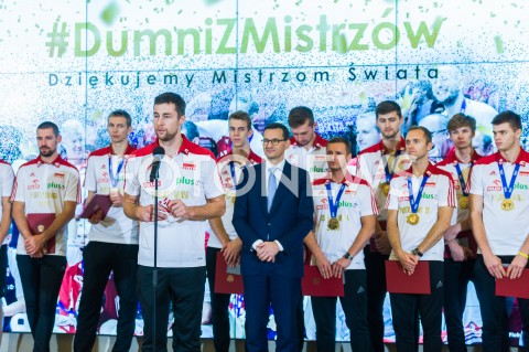  01.10.2018 WARSZAWA<br />SPOTKANIE PREMIERA Z MISTRZAMI SWIATA W PILCE SIATKOWEJ MEZCZYZN 2018<br />N/Z MICHAL KUBIAK PREMIER MATEUSZ MORAWIECKI<br /> 