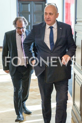  02.10.2018 WARSZAWA<br />POSIEDZENIE RADY MINISTROW<br />N/Z JOACHIM BRUDZINSKI MAREK GROBARCZYK<br /> 