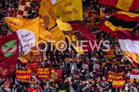  02.10.2018 ROMA / RZYM<br />
PILKA NOZNA - MECZ FAZY GRUPOWEJ LIGI MISTRZOW 2018/2019<br />
FOOTBALL - CHAMPIONS LEAGUE MATCH GROUP STAGE <br />
AS ROMA - VIKTORIA PLZEN<br />
N/Z KIBICE AS ROMA FLAGI TRANSPARENTY<br />
 