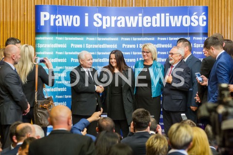  06.10.2018 KROSNO <br />SPOTKANIE WYBORCZE PREZESA PIS JAROSLAWA KACZYNSKIEGO Z MIESZKANCAMI KROSNA <br />N/Z JAROSLAW KACZYNSKI POZUJE DO ZDJEC Z MIESZKANCAMI KROSNA<br /> 