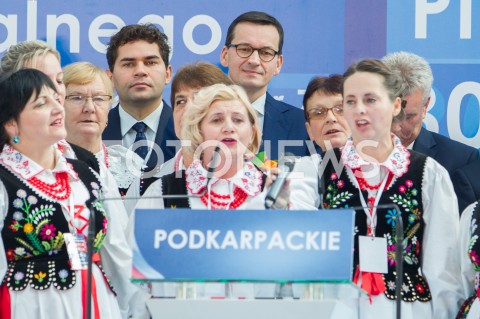  07.10.2018 RZESZOW ( JASIONKA )<br />SPOTKANIE WYBORCZE PIS Z UDZIALEM PREMIERA MATEUSZA MORAWIECKIEGO I PREZESA PIS JAROSLAWA KACZYNSKIEGO <br />N/Z PREMIER MATEUSZ MORAWIECKI LUCJUSZ NADBEREZNY KOLO GOSPODYN WIEJSKICH<br /> 