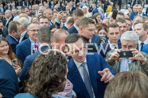  07.10.2018 RZESZOW ( JASIONKA )<br />SPOTKANIE WYBORCZE PIS Z UDZIALEM PREMIERA MATEUSZA MORAWIECKIEGO I PREZESA PIS JAROSLAWA KACZYNSKIEGO <br />N/Z PREMIER MATEUSZ MORAWIECKI PODCZAS ZDJEC Z MIESZKANCAMI <br /> 