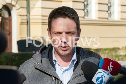  10.10.2018 WARSZAWA<br />BRIEFING RAFALA TRZASKOWSKIEGO NA TEMAT PISMA DO MINISTRA INWESTYCJI I ROZWOJU<br />N/Z RAFAL TRZASKOWSKI<br /> 