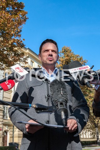  10.10.2018 WARSZAWA<br />BRIEFING RAFALA TRZASKOWSKIEGO NA TEMAT PISMA DO MINISTRA INWESTYCJI I ROZWOJU<br />N/Z RAFAL TRZASKOWSKI<br /> 