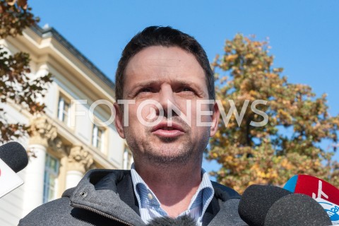 10.10.2018 WARSZAWA<br />BRIEFING RAFALA TRZASKOWSKIEGO NA TEMAT PISMA DO MINISTRA INWESTYCJI I ROZWOJU<br />N/Z RAFAL TRZASKOWSKI<br /> 
