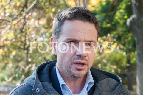  10.10.2018 WARSZAWA<br />BRIEFING RAFALA TRZASKOWSKIEGO NA TEMAT PISMA DO MINISTRA INWESTYCJI I ROZWOJU<br />N/Z RAFAL TRZASKOWSKI<br /> 