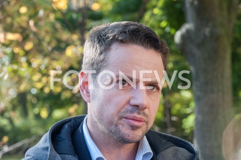  10.10.2018 WARSZAWA<br />BRIEFING RAFALA TRZASKOWSKIEGO NA TEMAT PISMA DO MINISTRA INWESTYCJI I ROZWOJU<br />N/Z RAFAL TRZASKOWSKI<br /> 