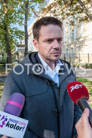  10.10.2018 WARSZAWA<br />BRIEFING RAFALA TRZASKOWSKIEGO NA TEMAT PISMA DO MINISTRA INWESTYCJI I ROZWOJU<br />N/Z RAFAL TRZASKOWSKI<br /> 