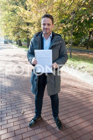  10.10.2018 WARSZAWA<br />BRIEFING RAFALA TRZASKOWSKIEGO NA TEMAT PISMA DO MINISTRA INWESTYCJI I ROZWOJU<br />N/Z RAFAL TRZASKOWSKI<br /> 