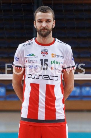  10.10.2018 RZESZOW <br />
SESJA ZDJECIOWA SIATKARZY ASSECO RESOVIA<br />
SEZON 2018/2019<br />
N/Z MATEUSZ MIKA <br />
 
