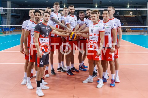  10.10.2018 RZESZOW <br />
SESJA ZDJECIOWA SIATKARZY ASSECO RESOVIA<br />
SEZON 2018/2019<br />
N/Z LUKE PERRY RAFAEL REDWITZ NICOLAS SZERSZEN LUKASZ PERLOWSKI BARTLOMIEJ LEMANSKI DAMIAN SCHULZ MARCIN MOZDZONEK DAWID DRYJA MATEUSZ MIKA MATEUSZ MASLOWSKI KAWIKA SHOJI DAVID SMITH<br />
 