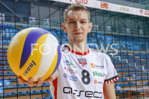  10.10.2018 RZESZOW <br />
SESJA ZDJECIOWA SIATKARZY ASSECO RESOVIA<br />
SEZON 2018/2019<br />
N/Z DAMIAN SCHULZ<br />
 