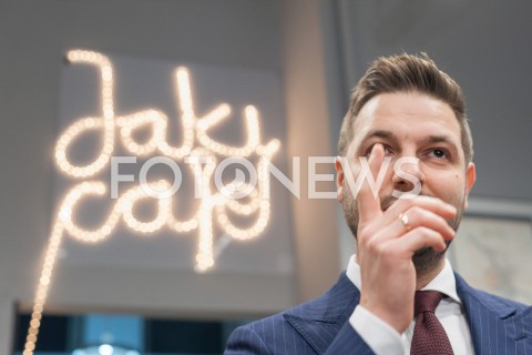  15.10.2018 WARSZAWA<br />BRIEFING PRASOWY PATRYKA JAKIEGO NA TEMAT KOMUNIKACJI W MADRYCIE<br />N/Z PATRYK JAKI<br /> 