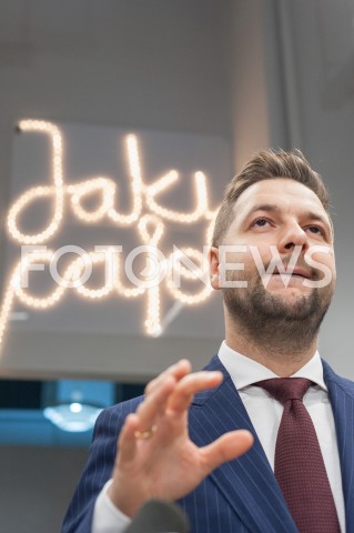  15.10.2018 WARSZAWA<br />BRIEFING PRASOWY PATRYKA JAKIEGO NA TEMAT KOMUNIKACJI W MADRYCIE<br />N/Z PATRYK JAKI<br /> 