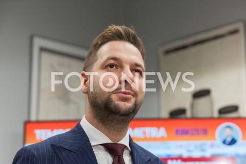  15.10.2018 WARSZAWA<br />BRIEFING PRASOWY PATRYKA JAKIEGO NA TEMAT KOMUNIKACJI W MADRYCIE<br />N/Z PATRYK JAKI<br /> 