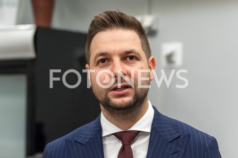  15.10.2018 WARSZAWA<br />BRIEFING PRASOWY PATRYKA JAKIEGO NA TEMAT KOMUNIKACJI W MADRYCIE<br />N/Z PATRYK JAKI<br /> 