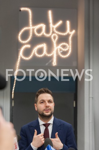  15.10.2018 WARSZAWA<br />BRIEFING PRASOWY PATRYKA JAKIEGO NA TEMAT KOMUNIKACJI W MADRYCIE<br />N/Z PATRYK JAKI<br /> 