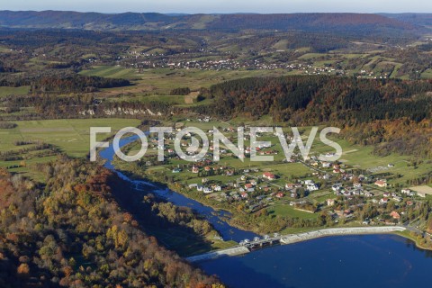  16.10.2018 BIESZCZADY <br />ZLOTA POLSKA JESIEN W BIESZCZADACH <br />ZDJECIA LOTNICZE Z SAMOLOTU<br />N/Z ZAPORA WODNA MYCZKOWCE<br /> 