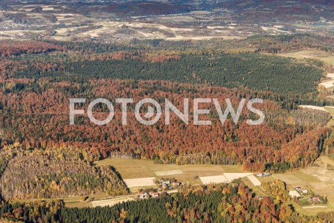  16.10.2018 BIESZCZADY <br />ZLOTA POLSKA JESIEN W BIESZCZADACH <br />ZDJECIA LOTNICZE Z SAMOLOTU<br />N/Z LASY BIESZCZADY<br /> 