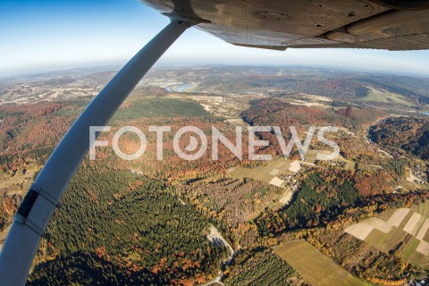  16.10.2018 BIESZCZADY <br />ZLOTA POLSKA JESIEN W BIESZCZADACH <br />ZDJECIA LOTNICZE Z SAMOLOTU<br />N/Z LASY BIESZCZADY<br /> 