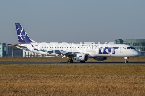  17.10.2018 LOTNISKO RZESZOW JASIONKA <br />SAMOLOT EMBRAER ERJ-195LR POLSKIE LINIE LOTNICZE PLL LOT <br />N/Z SAMOLOT EMBRAER REJESTRACJA SP-LNI<br /> 
