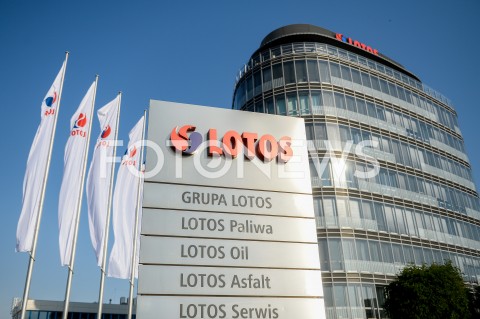  17.10.2018 GDANSK<br />KONFERENCJA PRASOWA PLATFORMY OBYWATELSKIEJ POD SIEDZIBA LOTOSU W GDANSKU<br />N/Z SIEDZIBA LOTOS W GDANSKU<br /> 