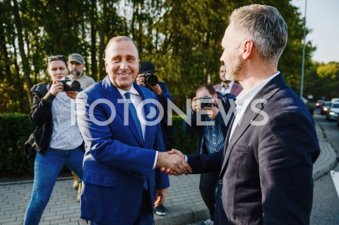  17.10.2018 GDANSK<br />KONFERENCJA PRASOWA PLATFORMY OBYWATELSKIEJ POD SIEDZIBA LOTOSU W GDANSKU<br />N/Z GRZEGORZ SCHETYNA JAROSLAW WALESA<br /> 
