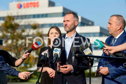  17.10.2018 GDANSK<br />KONFERENCJA PRASOWA PLATFORMY OBYWATELSKIEJ POD SIEDZIBA LOTOSU W GDANSKU<br />N/Z JAROSLAW WALESA PORTRET GRZEGORZ SCHETYNA<br /> 