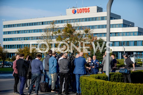  17.10.2018 GDANSK<br />KONFERENCJA PRASOWA PLATFORMY OBYWATELSKIEJ POD SIEDZIBA LOTOSU W GDANSKU<br />N/Z GRZEGORZ SCHETYNA<br /> 