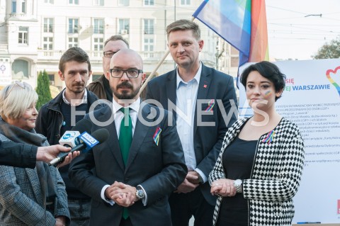  18.10.2018 WARSZAWA<br />PODPISANIE DEKLARACJI PROGRAM LGBT+<br />N/Z ANDRZEJ ROZENEK SEBASTIAN WIERZBICKI ANNA MARIA ZUKOWSKA OKTAWIUSZ CHRZANOWSKI JACEK KOCHANOWSKI KATARZYNA KADZIELA<br /> 