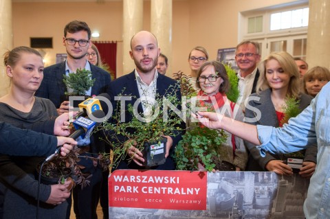  18.10.2018 WARSZAWA<br />PODSUMOWANIE KAMPANII WYBORCZEJ JANA SPIEWAKA POSIEDZENIE RADY WARSZAWY<br />N/Z JAN SPIEWAK PAULINA PIECHNA WIECKIEWICZ KAROL PERKOWSKI ANNA AMSTERDAMSKA<br /> 