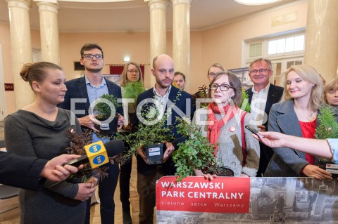  18.10.2018 WARSZAWA<br />PODSUMOWANIE KAMPANII WYBORCZEJ JANA SPIEWAKA POSIEDZENIE RADY WARSZAWY<br />N/Z JAN SPIEWAK PAULINA PIECHNA WIECKIEWICZ AGNIESZKA NOWAK ANNA AMSTERDAMSKA<br /> 