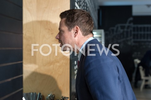  19.10.2018 WARSZAWA<br />AKCJA 24 GODZINY DLA WARSZAWY RAFALA TRZASKOWSKIEGO WIZYTA W BARZE MLECZNYM<br />N/Z RAFAL TRZASKOWSKI<br /> 