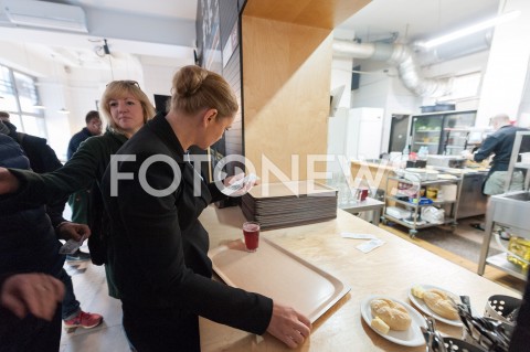  19.10.2018 WARSZAWA<br />AKCJA 24 GODZINY DLA WARSZAWY RAFALA TRZASKOWSKIEGO WIZYTA W BARZE MLECZNYM<br />N/Z BARBARA NOWACKA<br /> 