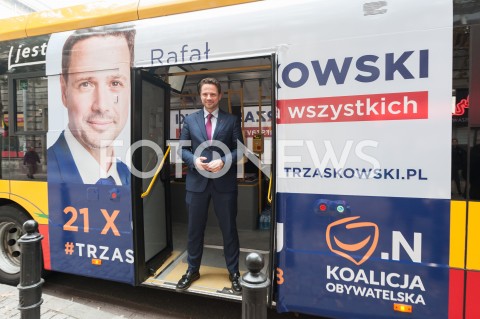  19.10.2018 WARSZAWA<br />AKCJA 24 GODZINY DLA WARSZAWY RAFALA TRZASKOWSKIEGO WIZYTA W BARZE MLECZNYM<br />N/Z RAFAL TRZASKOWSKI<br /> 